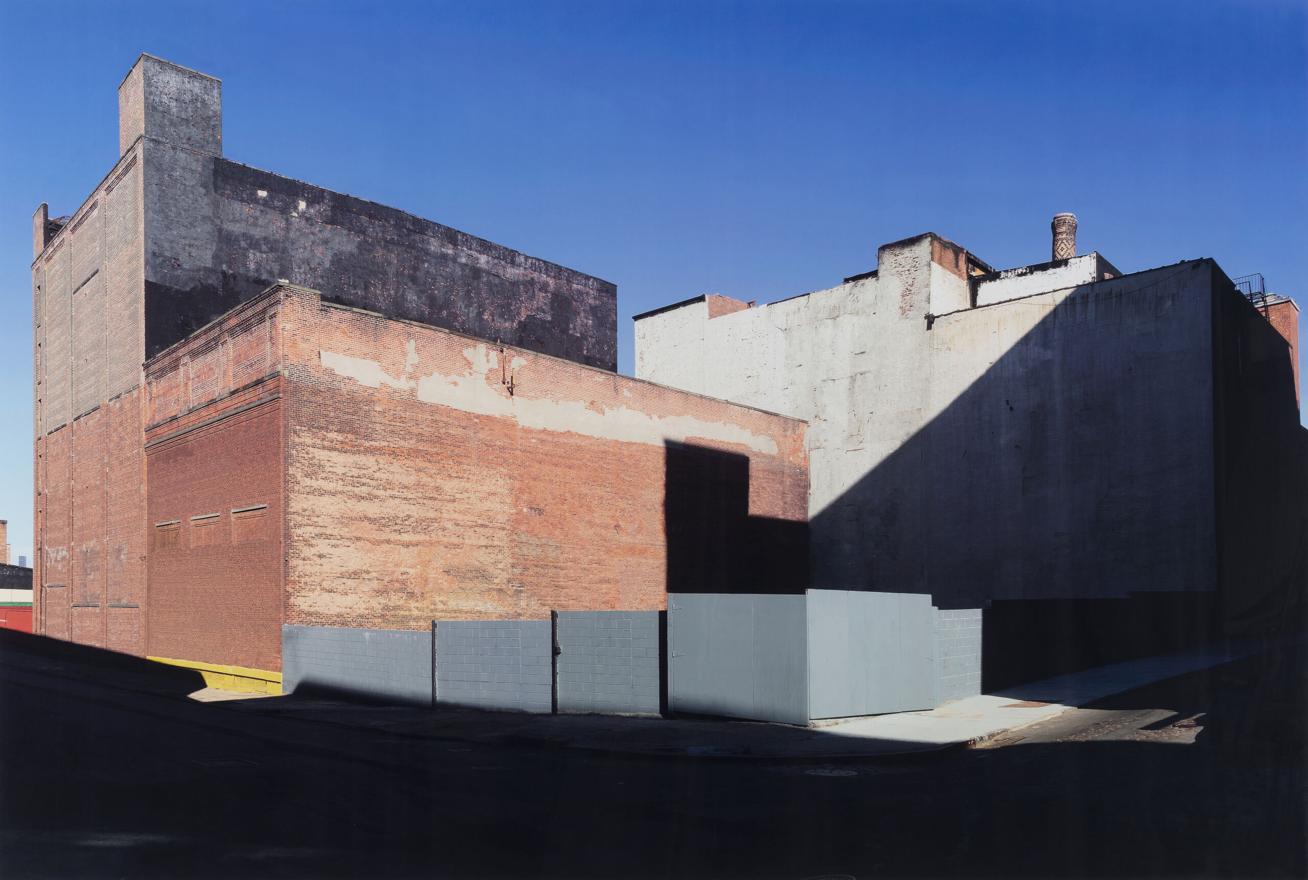 Fig. 10. Jesper Rasmussen: DUMBO, Brooklyn New York, 2005. Lamdaprint, 80 x 120 cm. Statens Museum for Kunst. KKS2005-15. © Jesper Rasmussen / VISDA