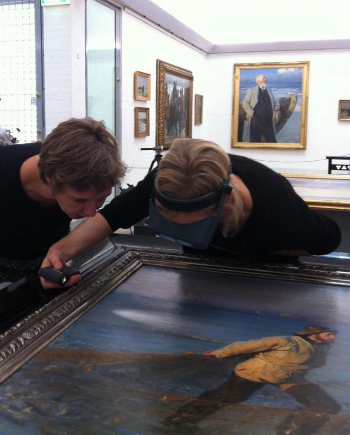 Cecil Krarup Andersen and Elizabeth Baadsbaard investigates P.S. Krøyer’s Fishermen hauling a net at Skagen’s Northern Beach. Late afternoon. (1882-83). Skagens Museum, Denmark.