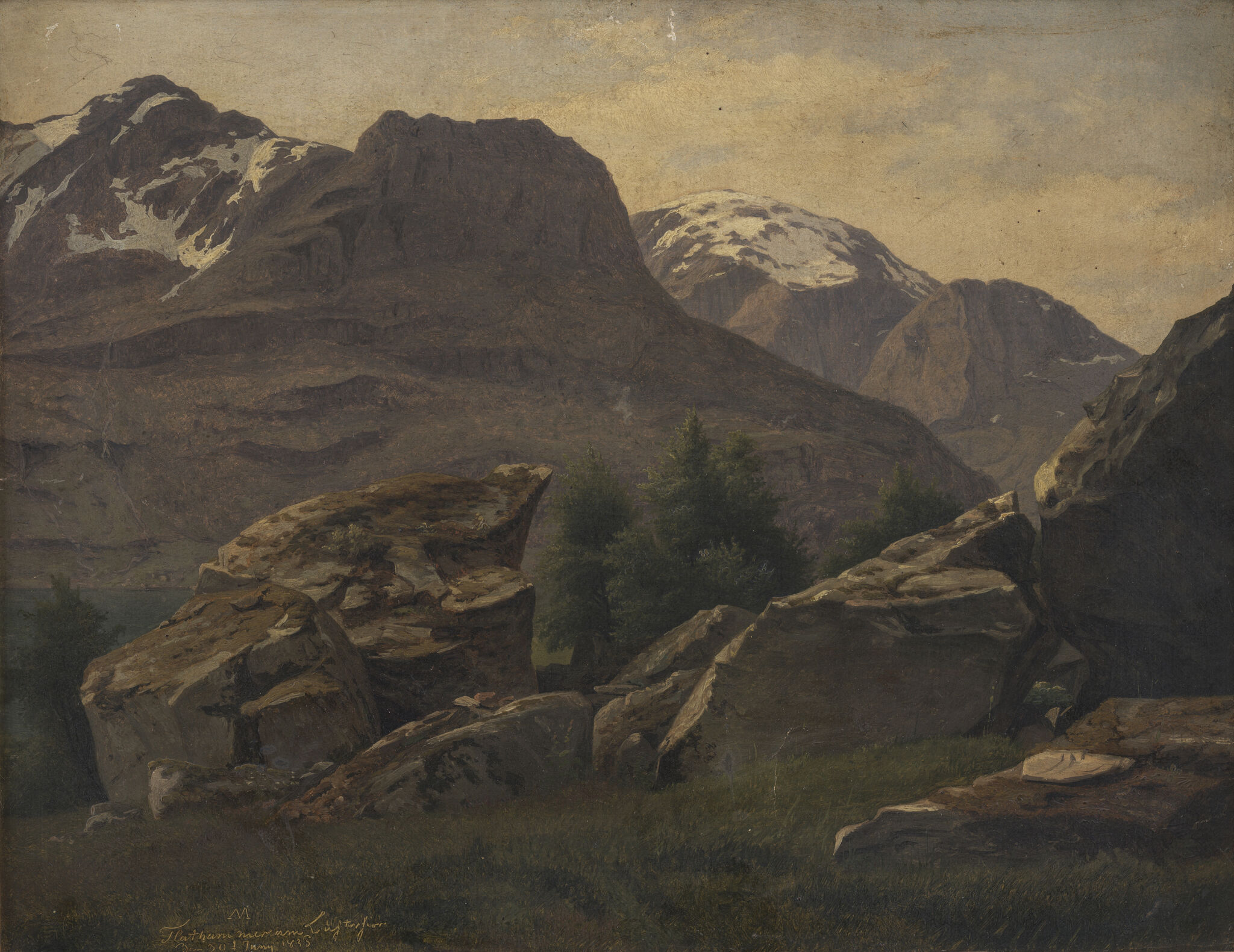 Fig. 22. Johann Mohr: Bjergparti ved Lustrafjorden. 1835. Olie på papir, monteret på lærred. 31 x 40 cm. Statens Museum for Kunst, inv.nr. KMS3257.Lige siden dette studie i 1914 kom i offentlig eje, har det været forvist til museets magasiner som et uidentificerbart bjergparti og fejldateret til 1833. Studiet er imidlertid dateret juni 1835, hvor Mohr besøgte Norge sammen med Wilhelm Marstrand, Louis Gurlitt og Johann Hinrich Martens, og det forestiller bjergtoppene Bergheimsnosi, Rivenosi og Feigenosi set fra Fladhammer på den modsatte side af Lustrafjorden. 